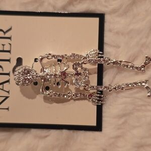 NAPIER BRAND FASHION JEWELRY PIN BROOCH HALLOWEEN SKELETON SILVERTONE